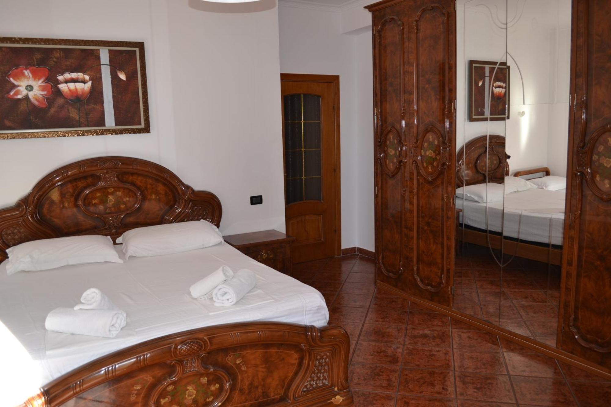 Central 5 Bedrooms Apartment Partial Seaview Vlora Kültér fotó