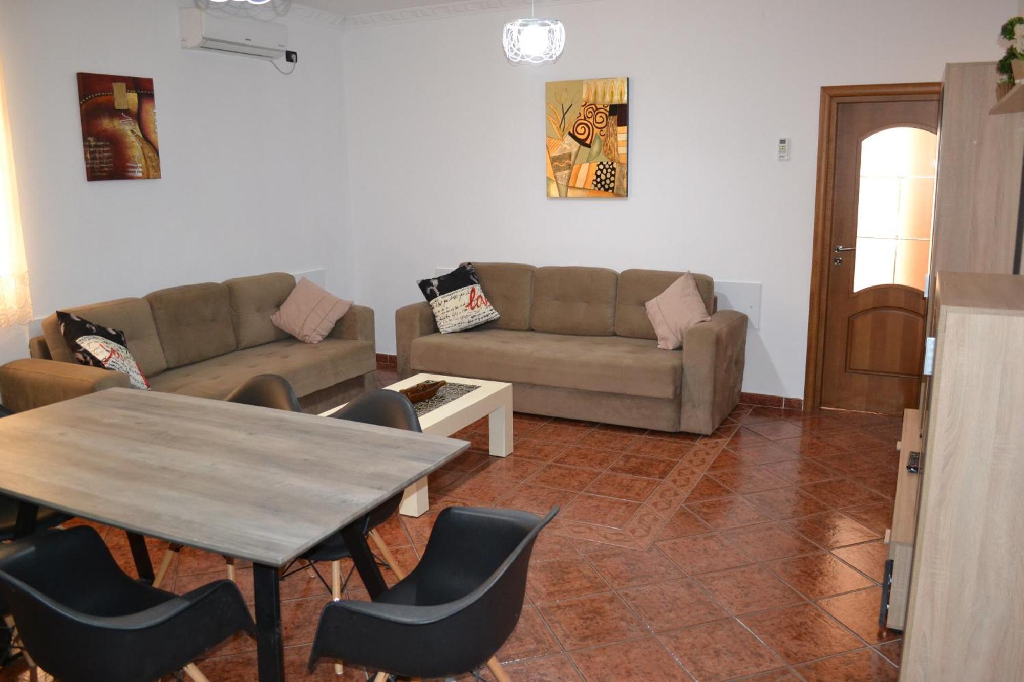 Central 5 Bedrooms Apartment Partial Seaview Vlora Kültér fotó