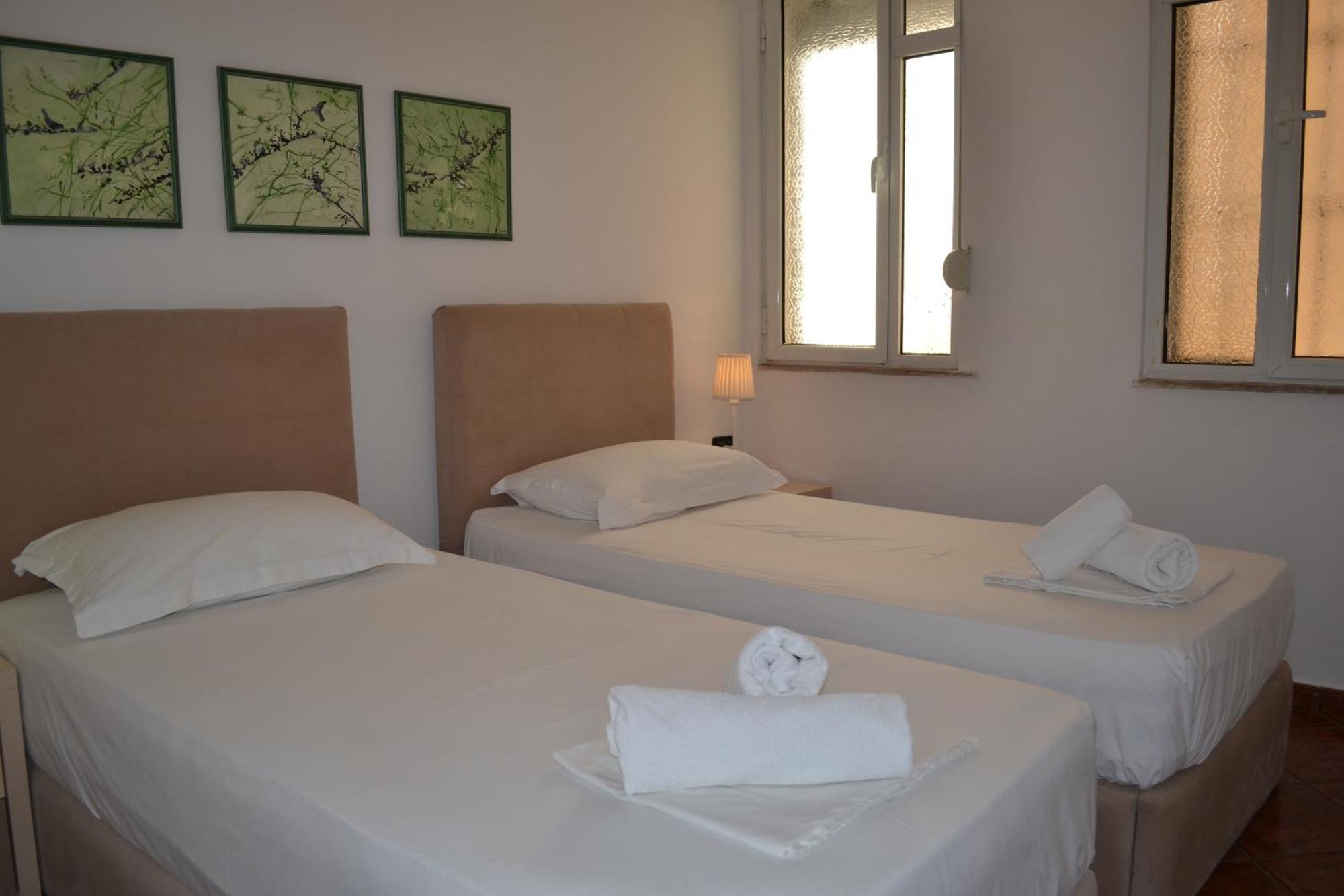 Central 5 Bedrooms Apartment Partial Seaview Vlora Kültér fotó