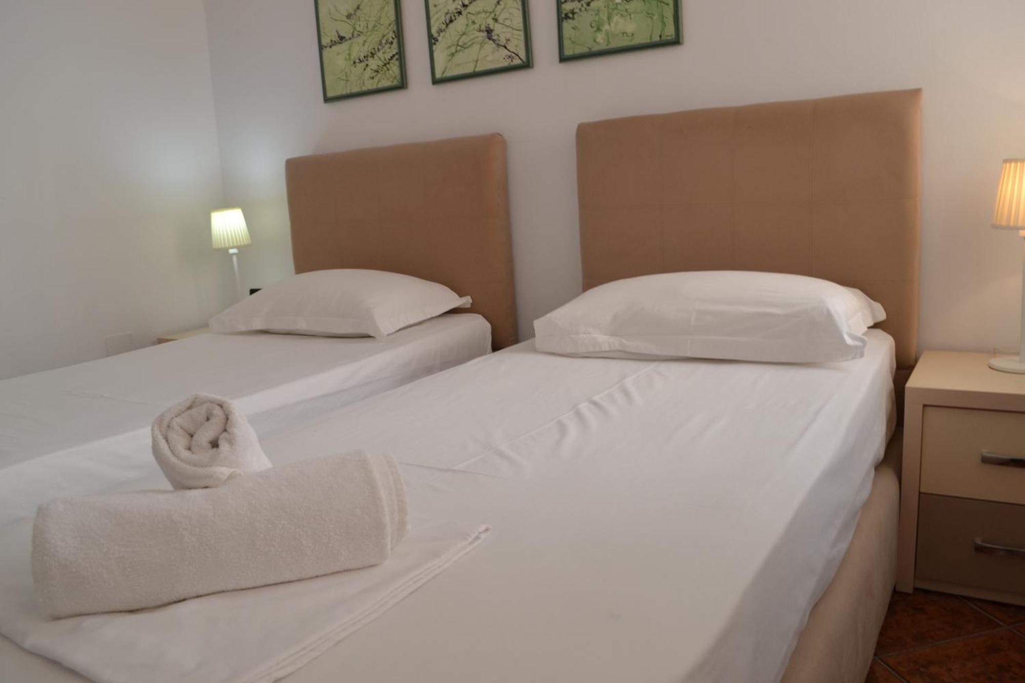 Central 5 Bedrooms Apartment Partial Seaview Vlora Kültér fotó