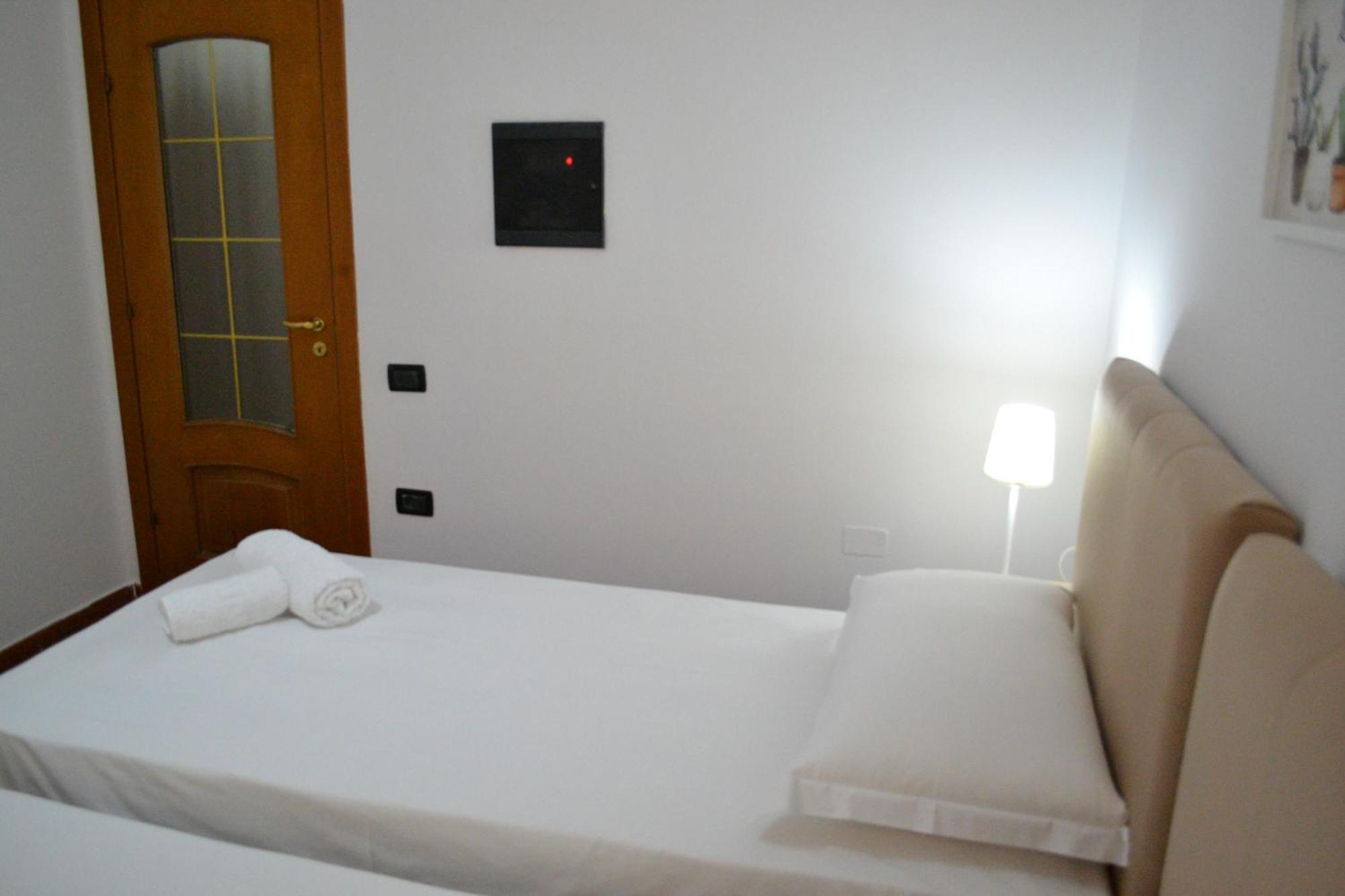Central 5 Bedrooms Apartment Partial Seaview Vlora Kültér fotó