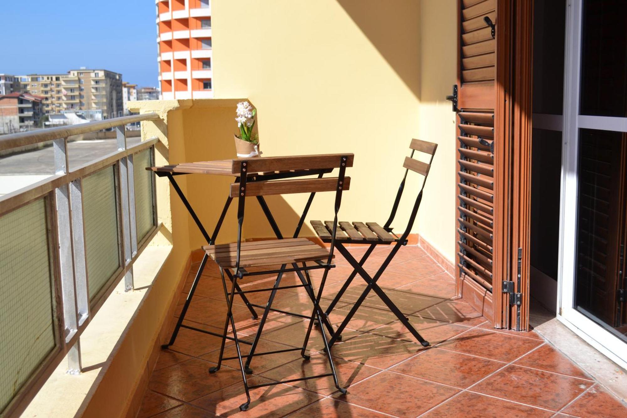 Central 5 Bedrooms Apartment Partial Seaview Vlora Kültér fotó